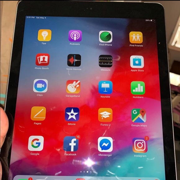Selling an 9.7’ IPad Pro (128GB) “WiFi + Cellular” - Picture 3 of 3